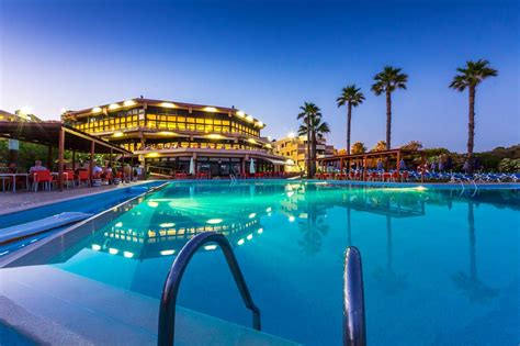 albufeira beach resorts.